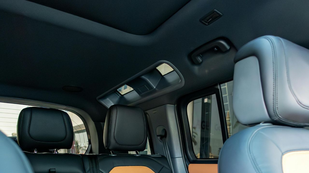 Recoller un ciel de toit de voiture